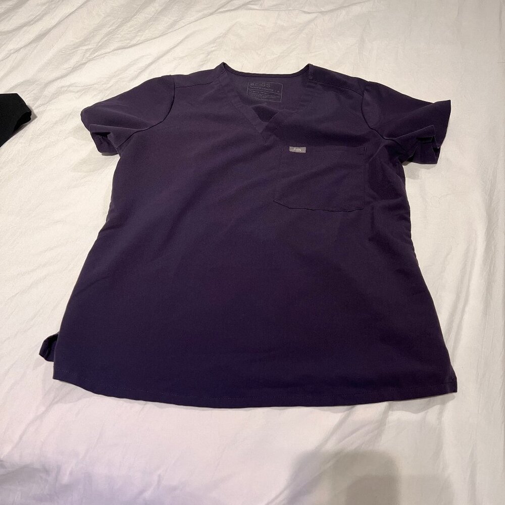 Figs Catarina scrub top in deep purple